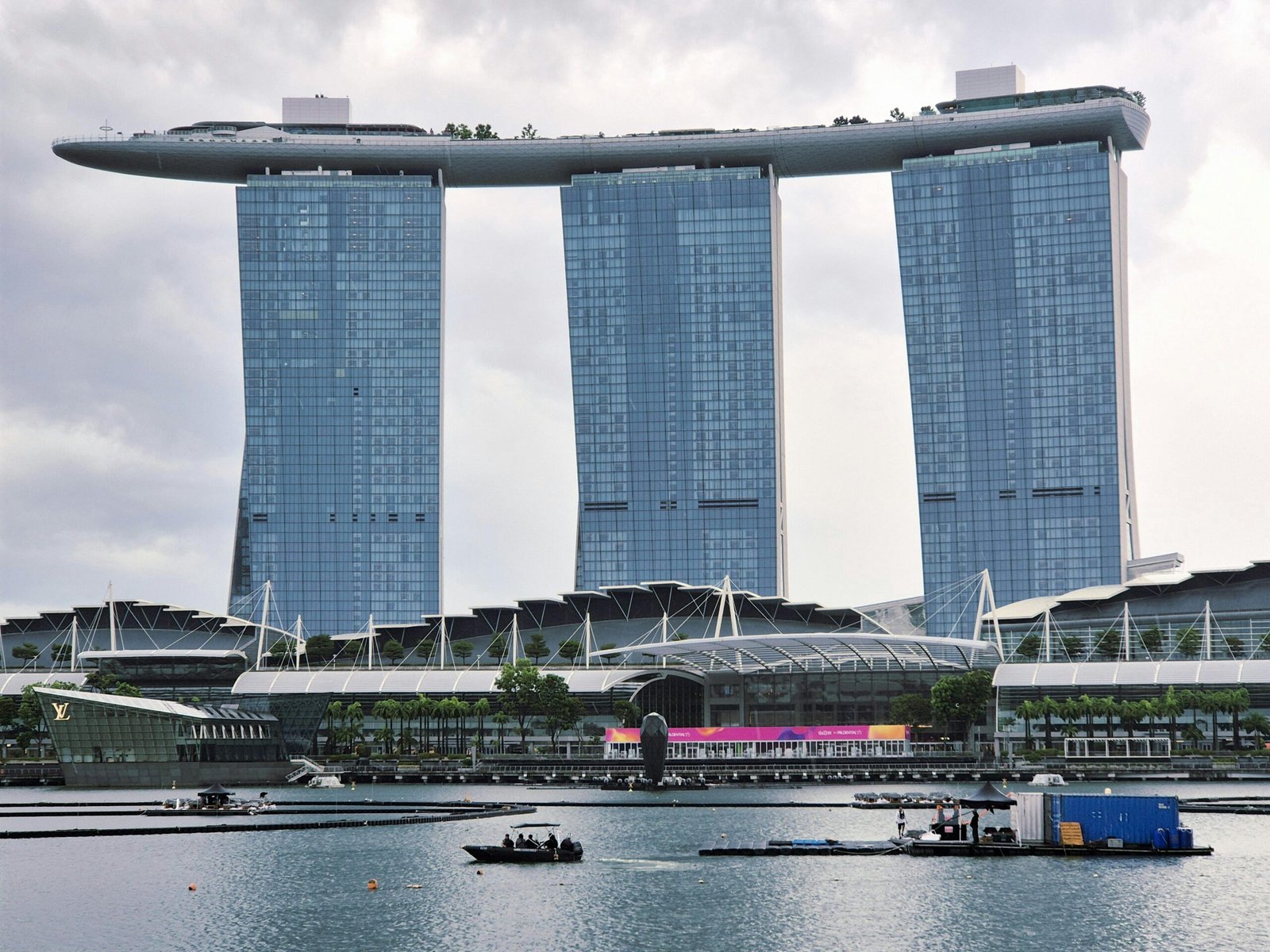 Stunning view of Marina Bay Sands and Singapore skyline, showcasing modern architecture.